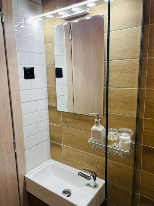 Luxury No4 Apartment In Ladadika テッサロニキ エクステリア 写真